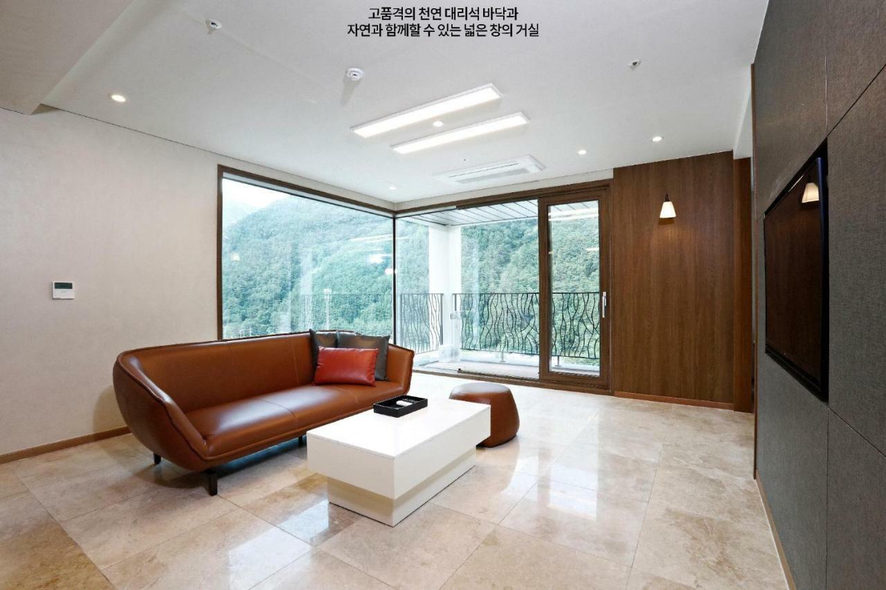 Pine Forest Jeongseon Alpine Resort Екстериор снимка
